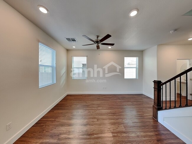 Photo - 4713 Tire Swing St