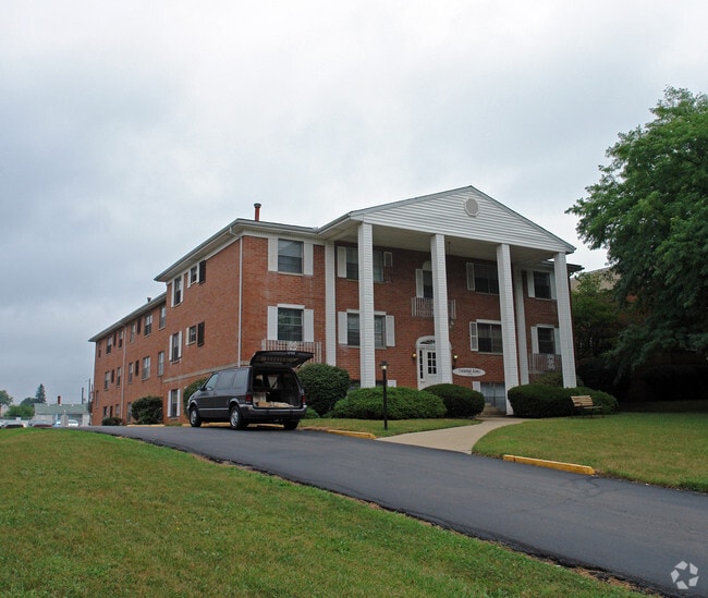 Photo - Colonial Arms