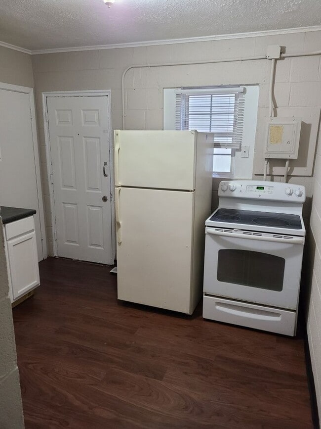 Photo - Spacious 2BR/1BA located on the west side ...