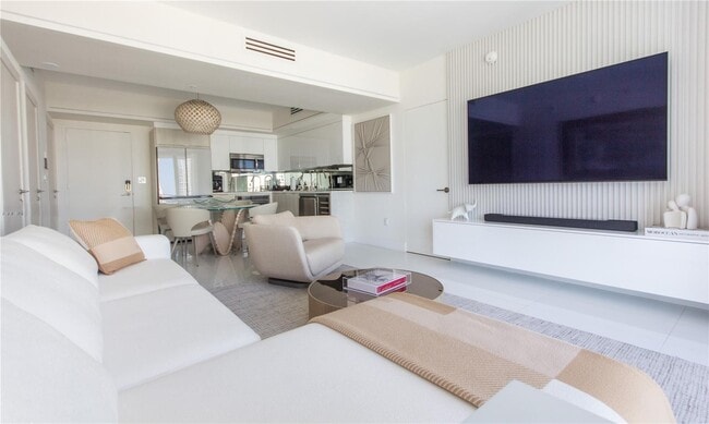 Photo - 92 SW 3rd St Unidad 1711