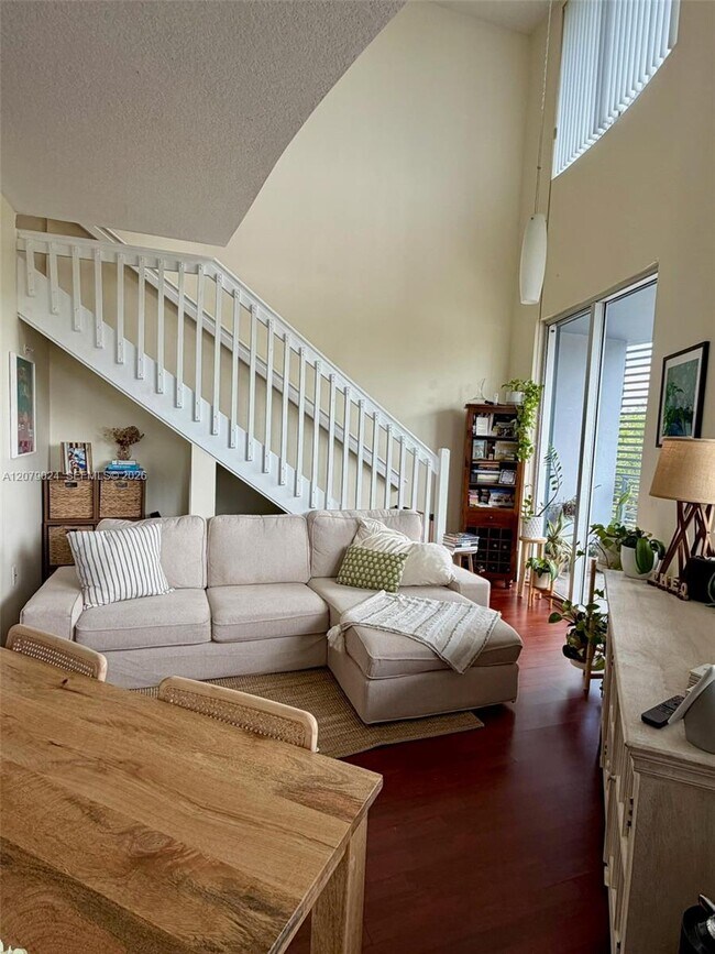 3339 Virginia St Unit 320
