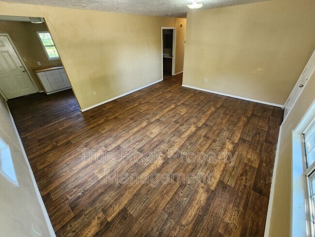 Photo - 522 W 2nd St