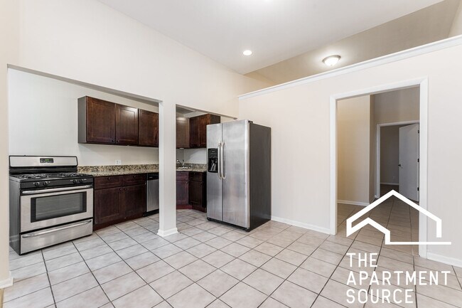 Photo - 2120 W Grand Ave Unit D