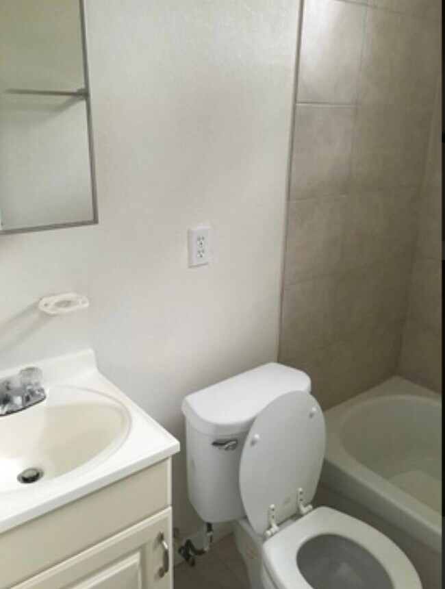 Photo - 4700 Washington St