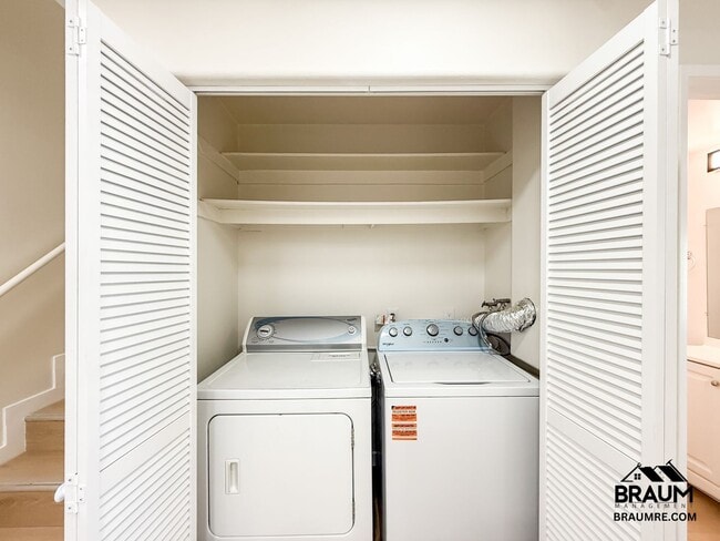 Photo - 11035 Moorpark St Unit 203