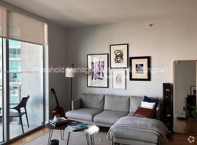 Building Photo - 90 SW 3rd St Unit 2014 Rental