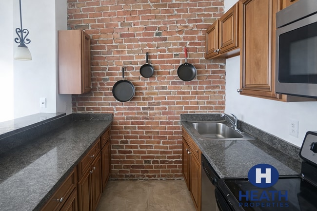 Photo - Awesome 3 bed 1.5 bath in Bay Village.....