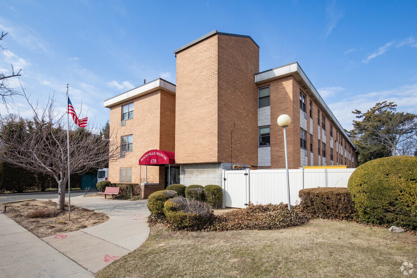 Photo - 579 Merrick Rd