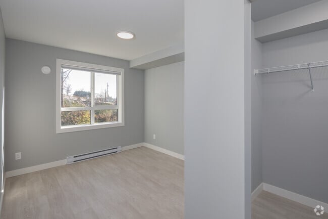 2BR, 2BA - 751SF