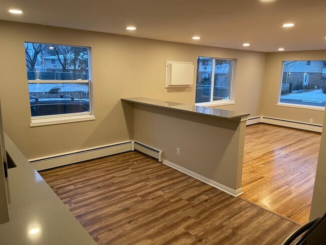 Photo - 415 Algoma St Unit 1