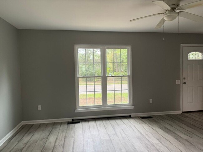 Photo - 1038 Bannister Cir