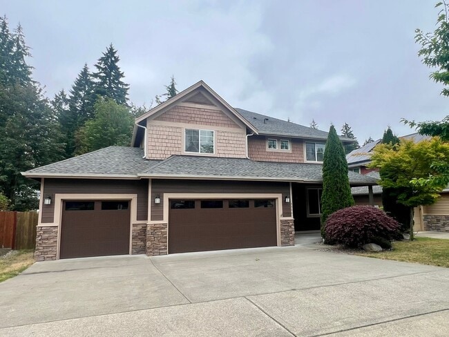 Building Photo - Beautiful 5 Bedroom Home