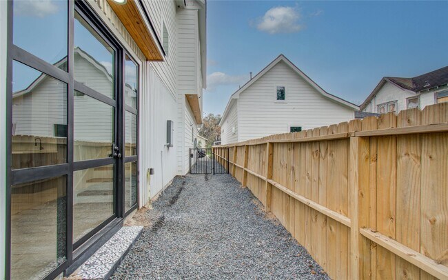 Photo - 1815 McKee St Unit 1