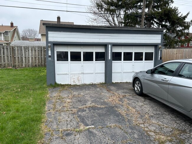 Photo - 1628 Grace Ave