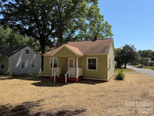 Building Photo - 704 N Miller Ave