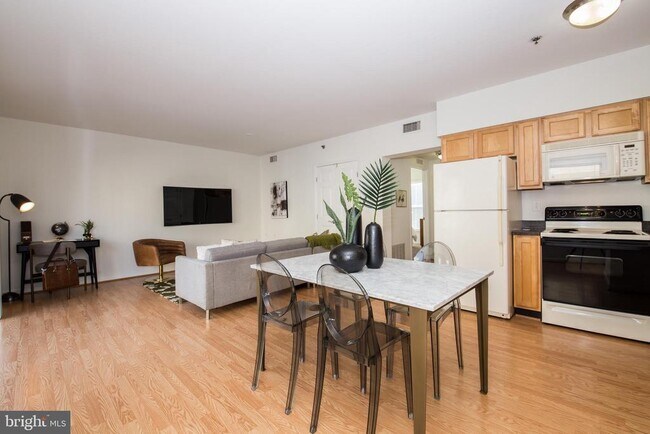 Building Photo - 1030 N 2nd St Unit 203