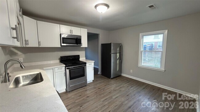 Photo - 2900 Edsel Pl