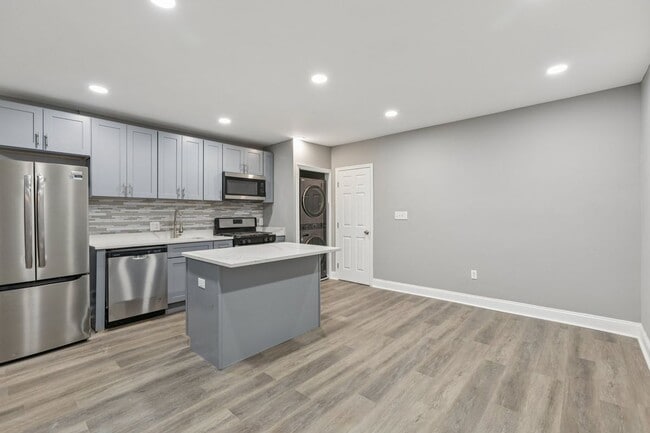 Photo - 405 34th St SE