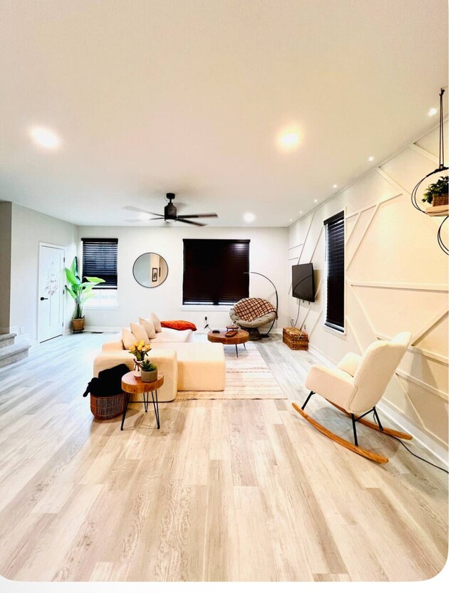 Photo - 940 Gabion Wy