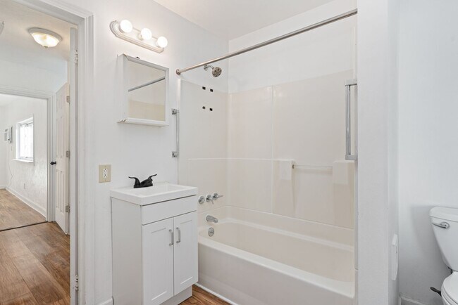 Photo - MOVE IN SPECIAL! SCORE HALF OFF 1ST MONTH'...