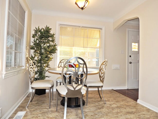 Photo - 3 Bedroom - 1.5 Bathroom Home for Rent!