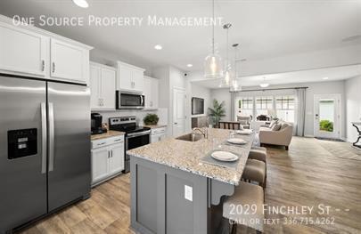 Photo - 2029 Finchley St