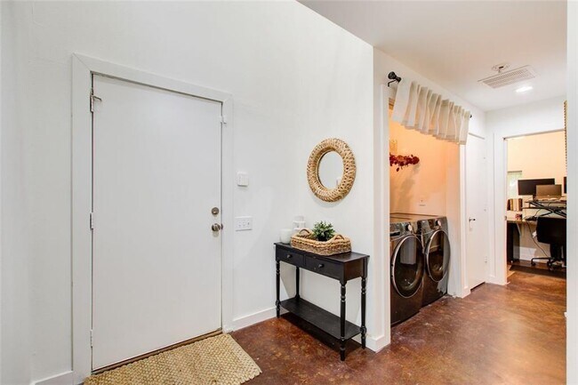 Photo - 241 Maynard Terrace SE