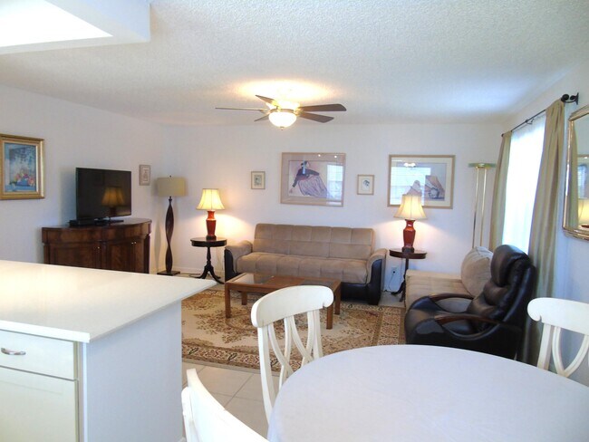 Photo - 219 Normandy Ln