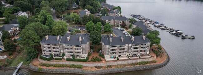 Building Photo - 2BR/2BA WATERFRONT Condo for Rent in Charl... Unit 8