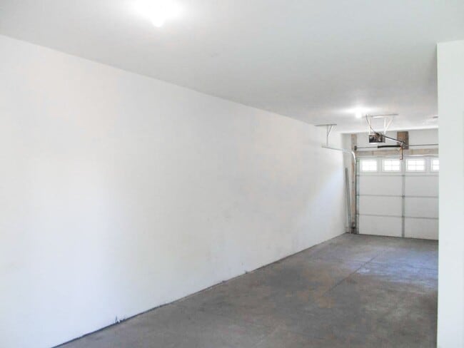 Photo - 801 Barrett St N