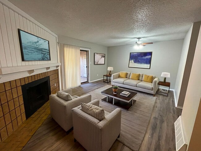 Building Photo - 1326 Holland Park Blvd Unit D