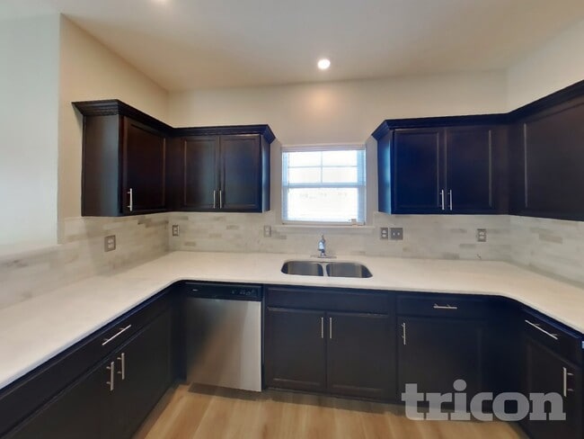 Photo - 415 Middleton Ln