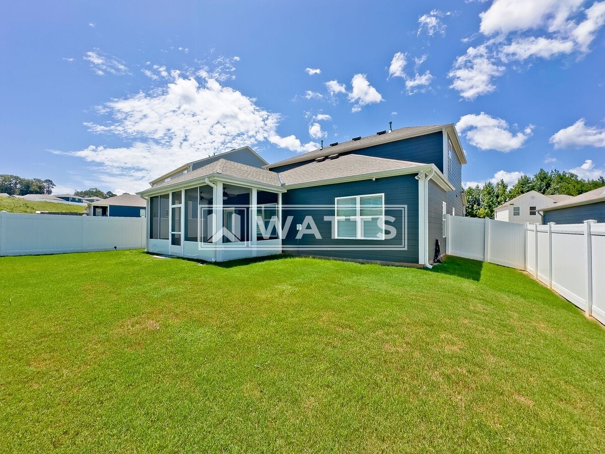 Photo - Like-New Living in Rosser Farms