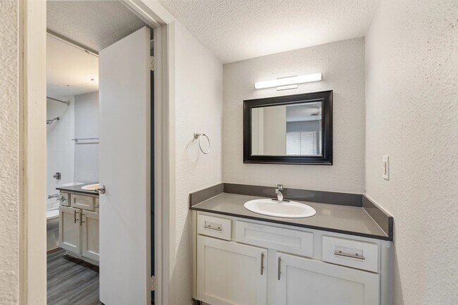 Building Photo - 8701 Town Park Dr Unit 50-3116 Rental