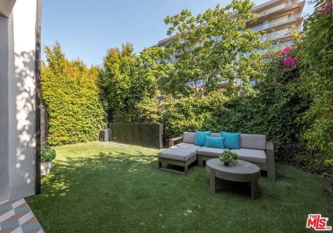 Photo - 8907 Rosewood Ave