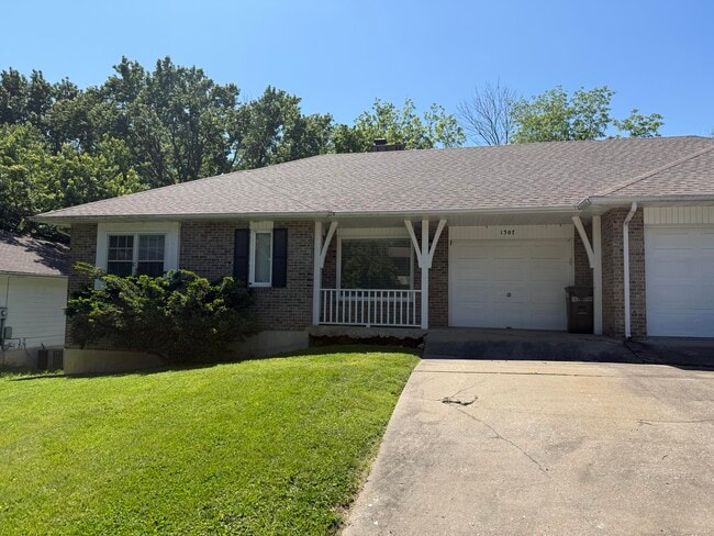 Building Photo - 1307 W Lexington Cir
