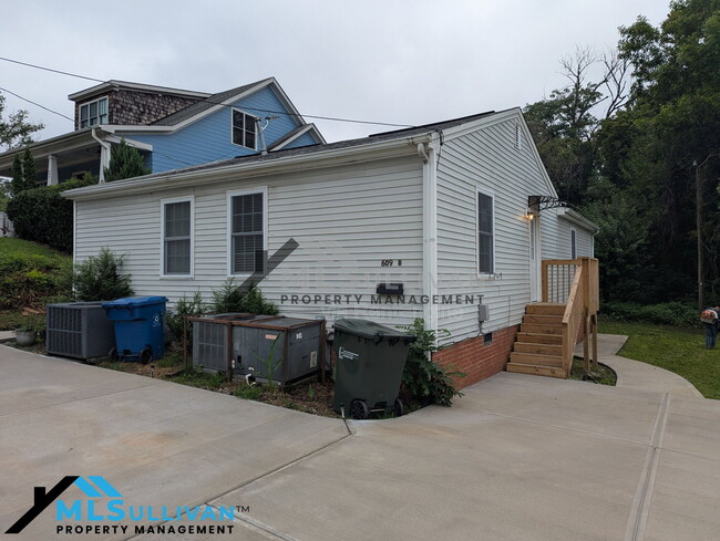 Building Photo - 609 N Elizabeth St Unit 1
