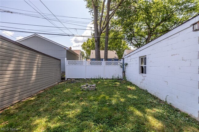 Photo - 8221 Pelham Dr