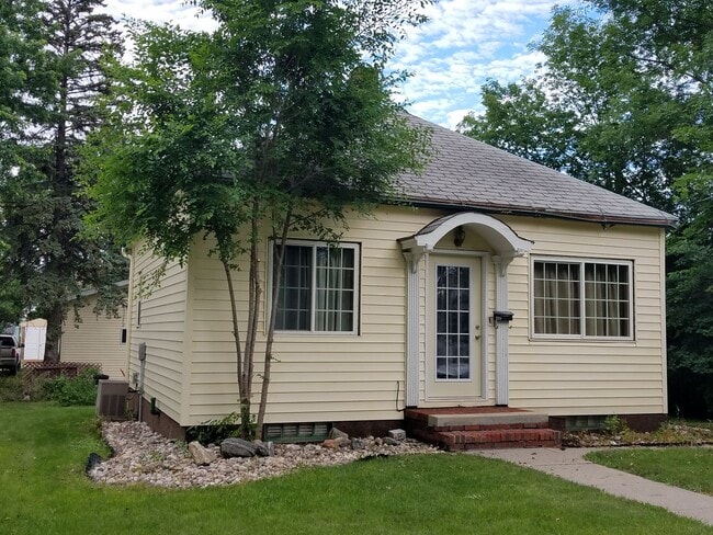 Building Photo - 2 Bedroom House