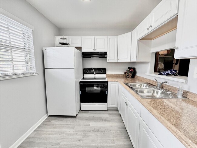 Photo - 4431 NW 16th St Unidad H104