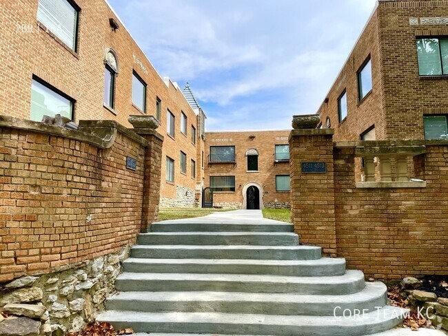 Building Photo - 2 Bedroom at Historic Roanoke Plaza Apartm... Unit 4513-2 Rental