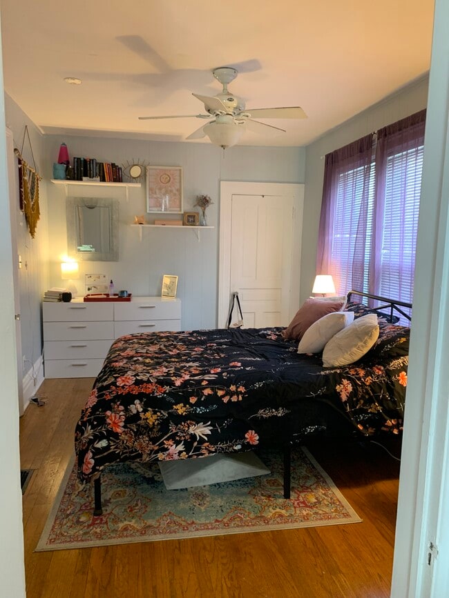Photo - 709 W Kalamazoo Ave