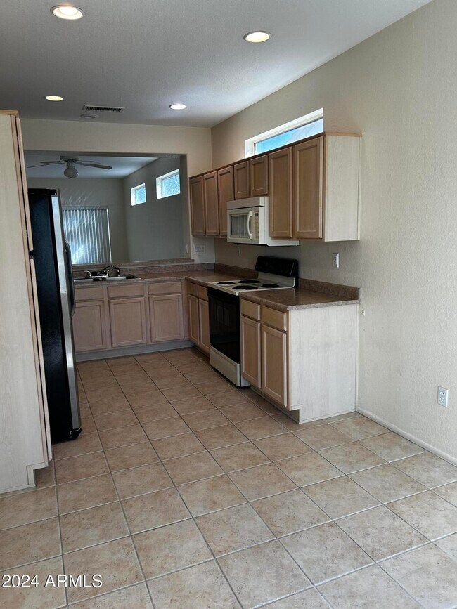 Photo - 15868 W Arrowhead Dr