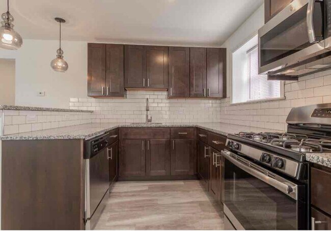 Photo - 549 Manheim St