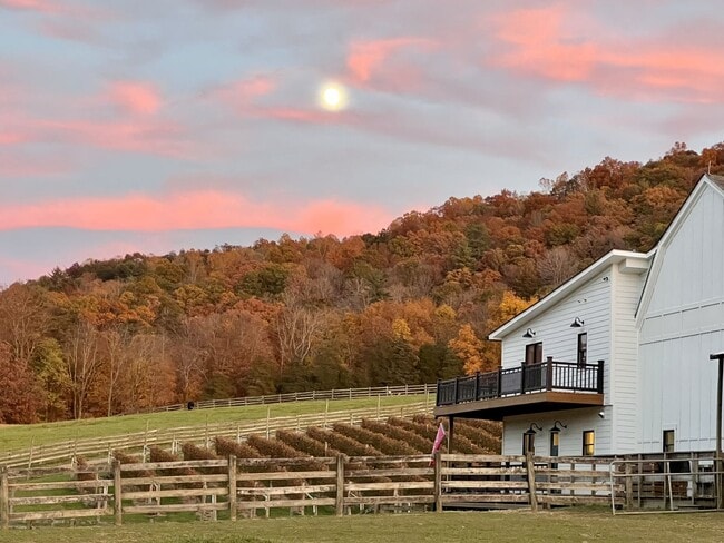 Building Photo - Home on Beautiful Farm and Vineyard Minute...