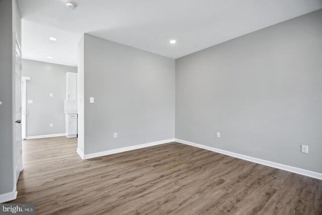 Photo - 7135 Ladd Cir