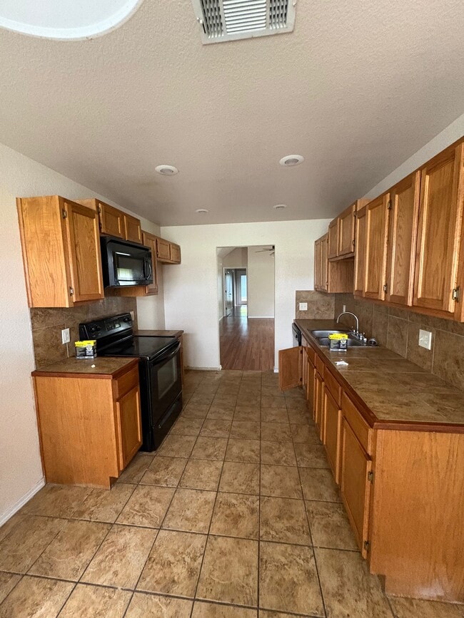Photo - 605 N Maple St