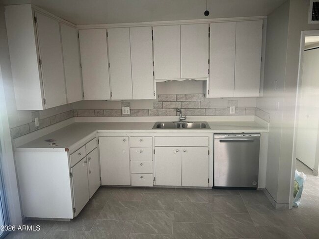 Photo - 2420 W Butler Dr