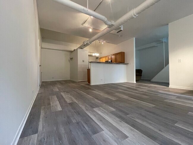 Photo - 1844 W Henderson St Unit 1