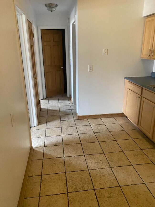 Photo - 1201 Greenwood - 2 Blocks from WMU Campus! Unit 202